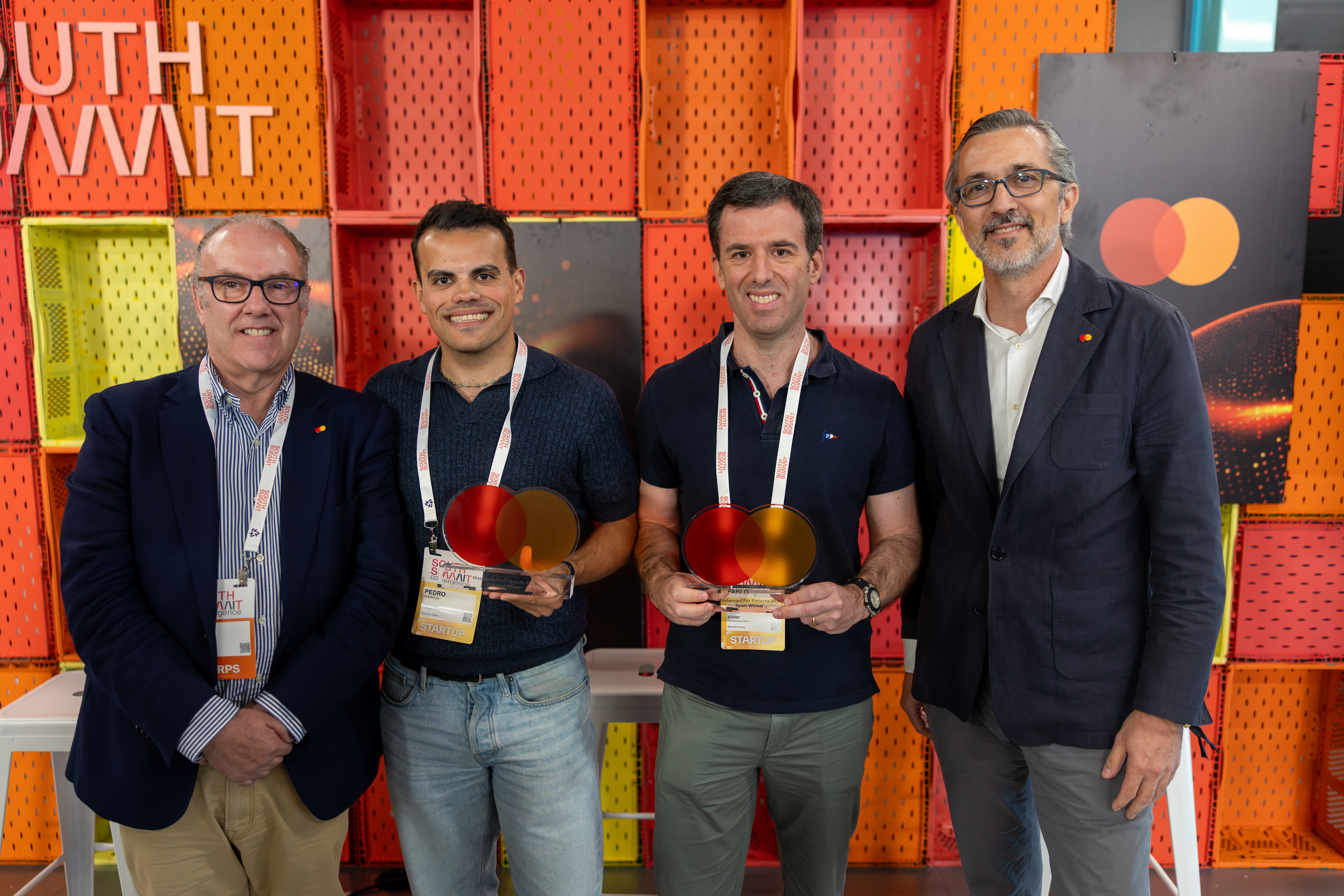Da esquerda para a direita: Paulo Raposo, Diretor Geral da Mastercard em Portugal; Pedro Andrade, Co-Founder e CEO da Humanos (Portugal); Pablo Campos García, Chief Business Officer da Stamp (Espanha); e Juan Pablo Vivas, Diretor Geral da Mastercard em Espanha.