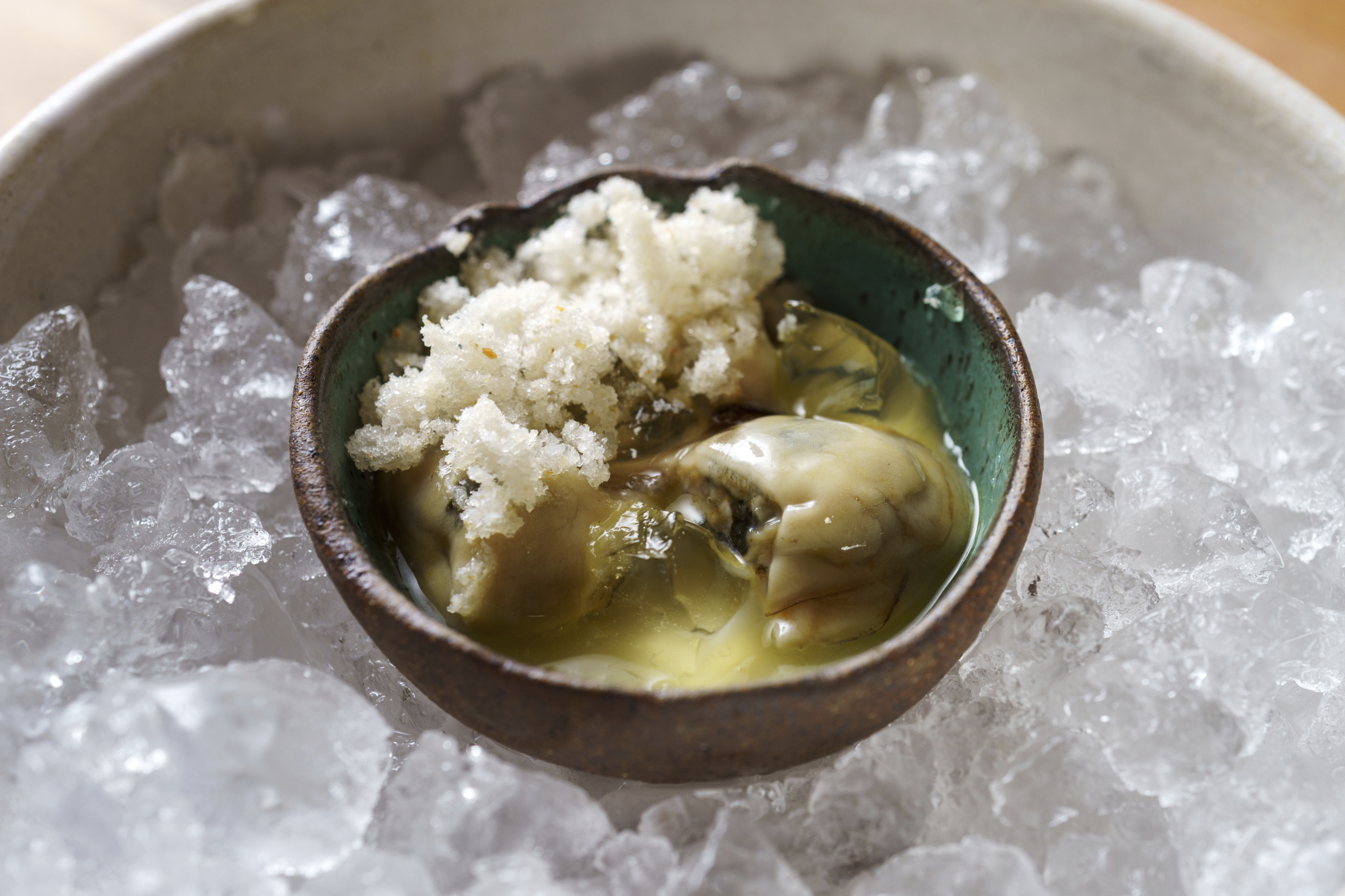 Mangrove oyster with pitomba and green tomatoes.